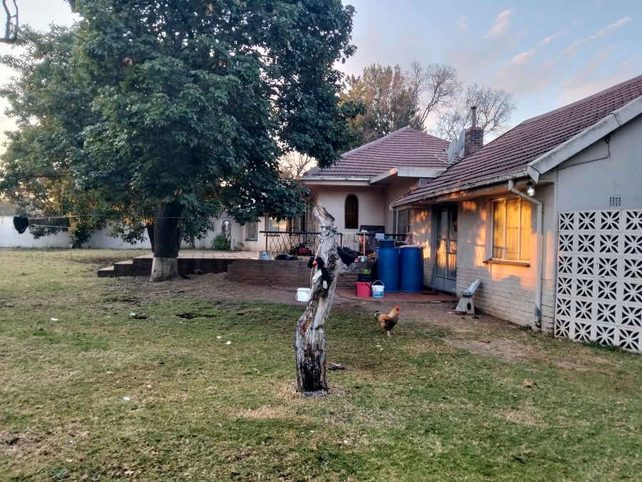 8 Bedroom Property for Sale in Ferndale Gauteng