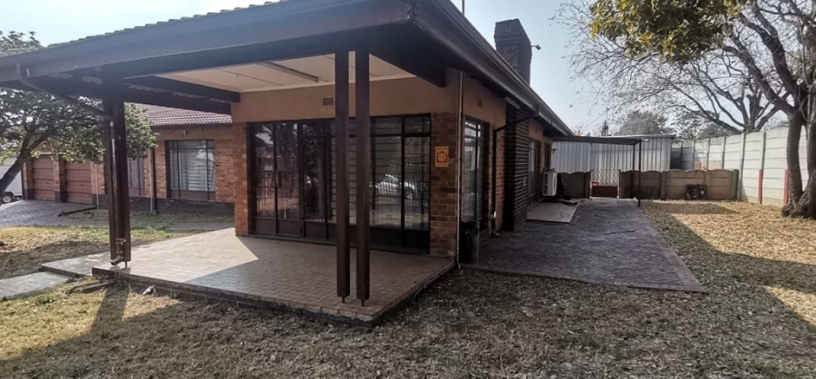 3 Bedroom Property for Sale in Robertsham Gauteng