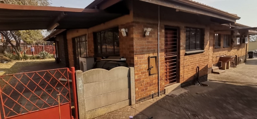 3 Bedroom Property for Sale in Robertsham Gauteng