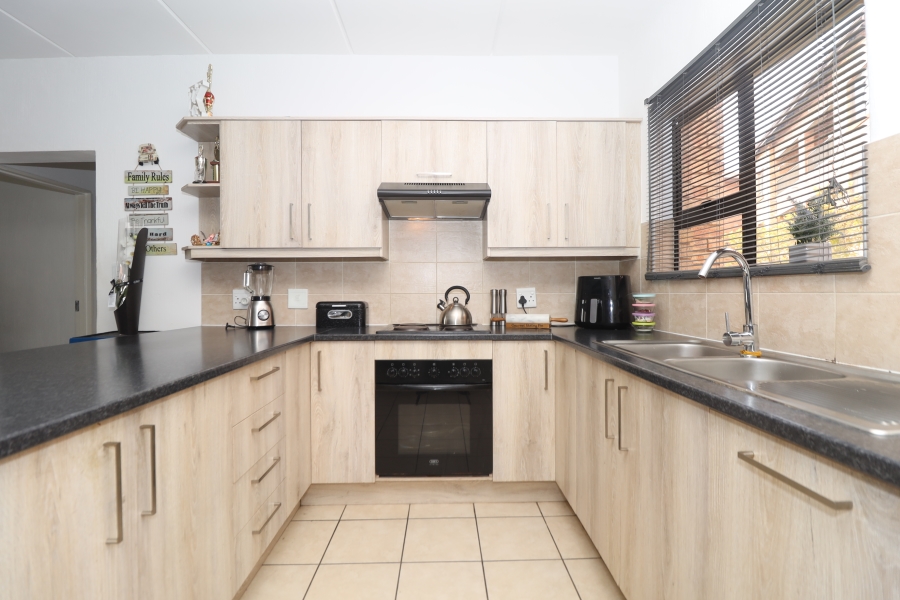 2 Bedroom Property for Sale in Wilgeheuwel Gauteng