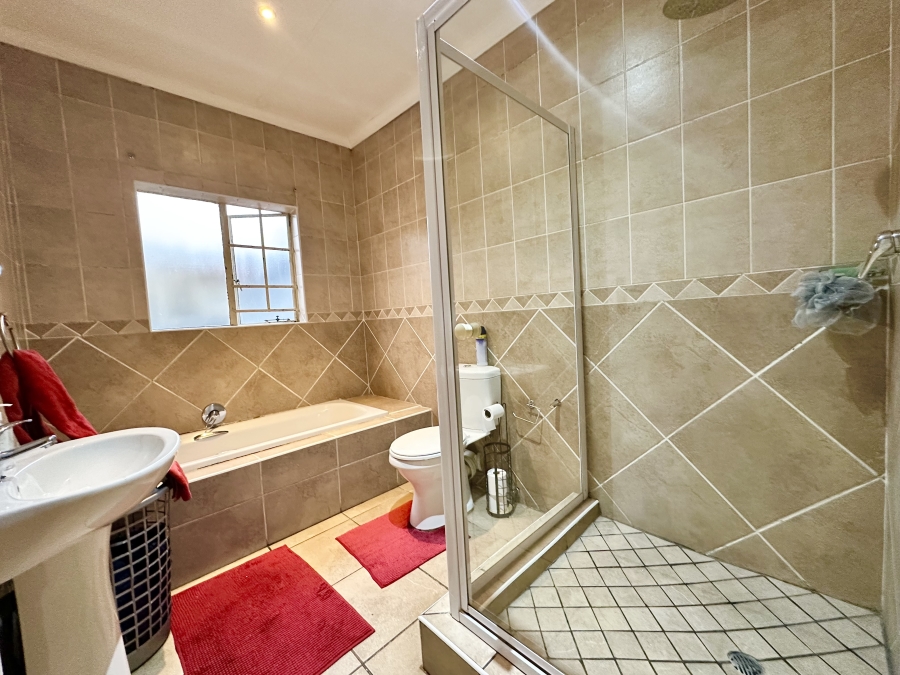 3 Bedroom Property for Sale in Thatchfield Estate Gauteng