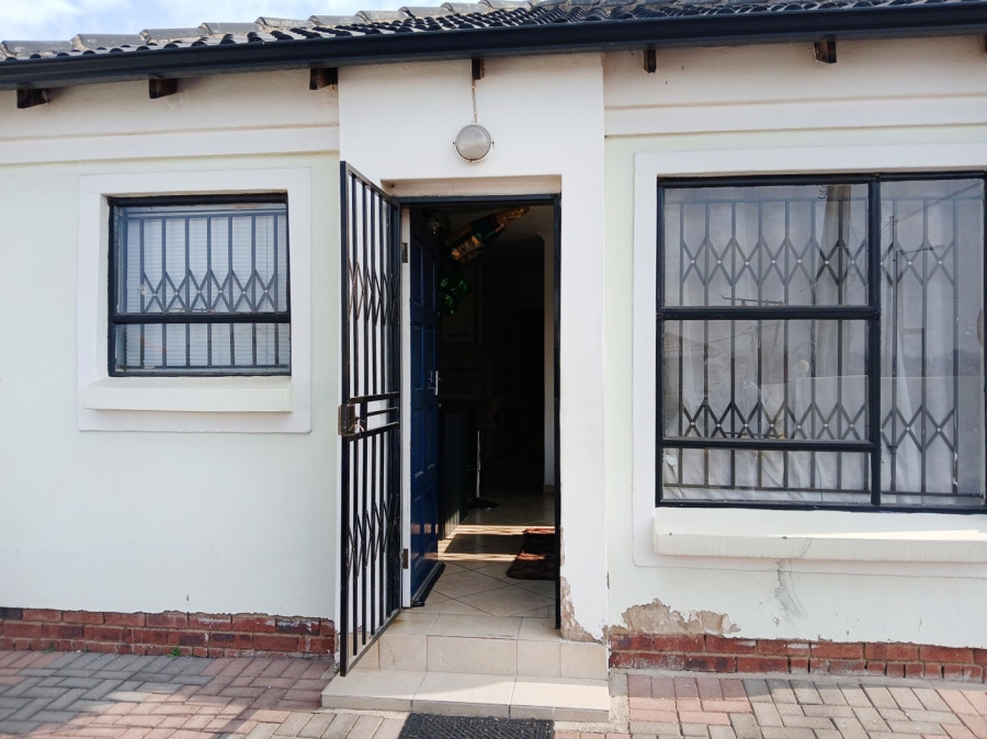 2 Bedroom Property for Sale in Witpoortjie Gauteng