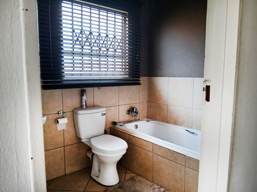 2 Bedroom Property for Sale in Witpoortjie Gauteng