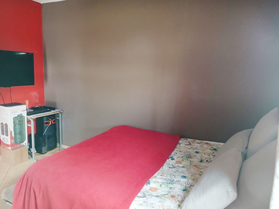 2 Bedroom Property for Sale in Witpoortjie Gauteng