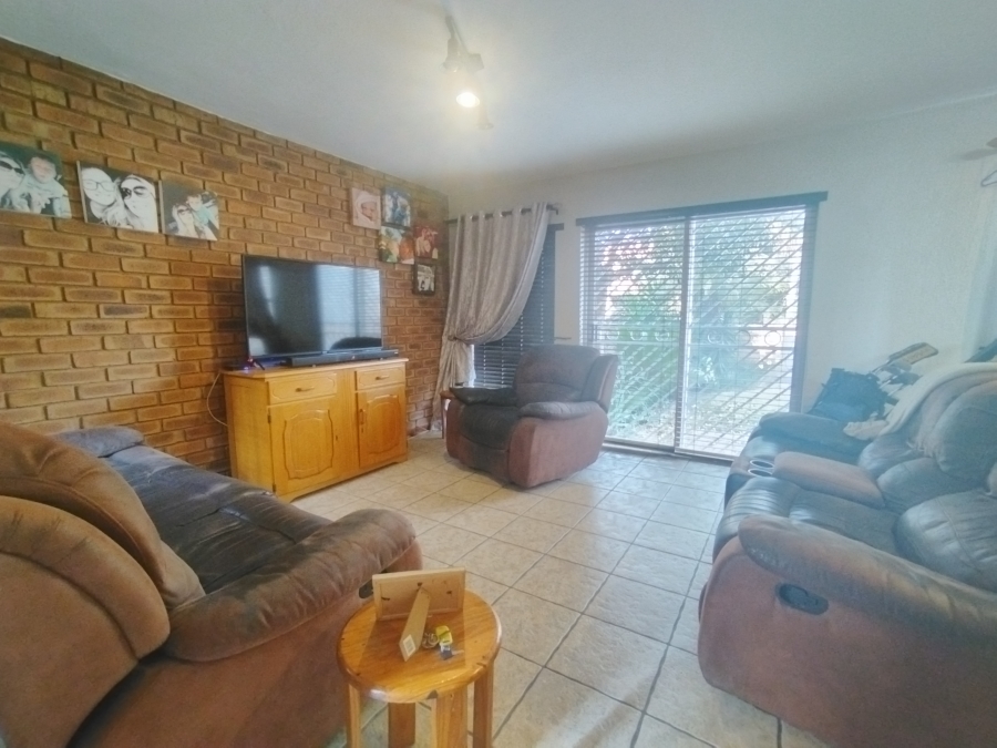 3 Bedroom Property for Sale in Elardus Park Gauteng