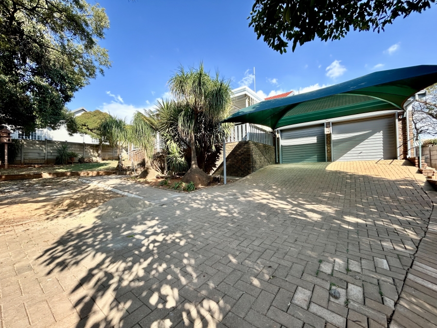 5 Bedroom Property for Sale in Pierre Van Ryneveld Gauteng