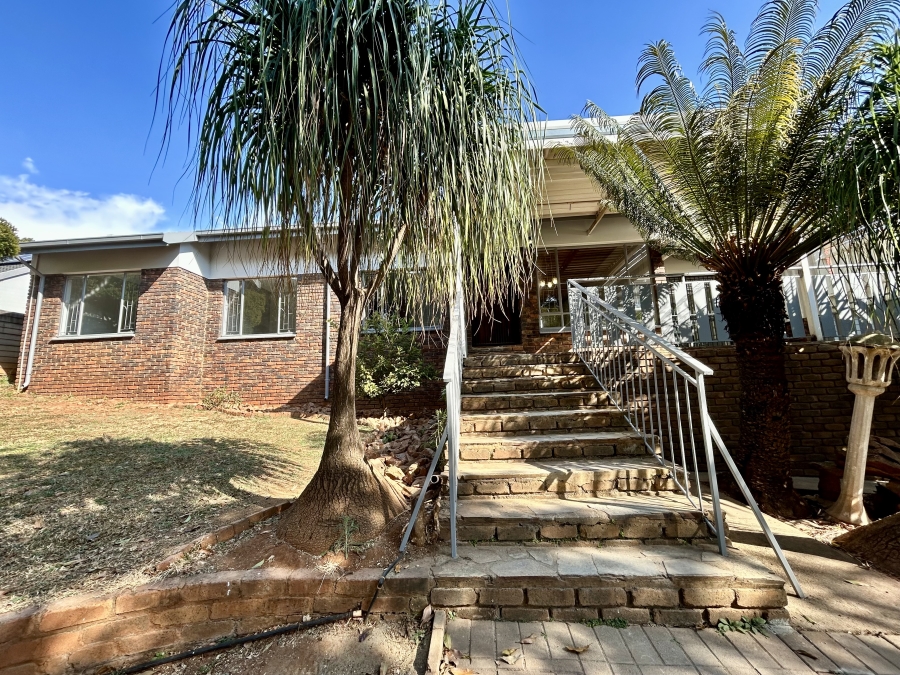 5 Bedroom Property for Sale in Pierre Van Ryneveld Gauteng