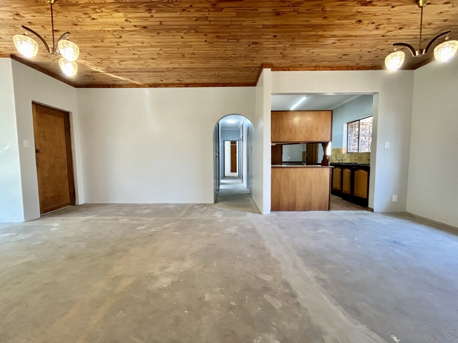 5 Bedroom Property for Sale in Pierre Van Ryneveld Gauteng