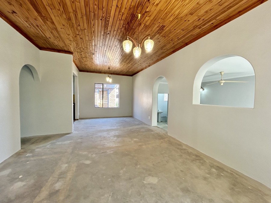 5 Bedroom Property for Sale in Pierre Van Ryneveld Gauteng