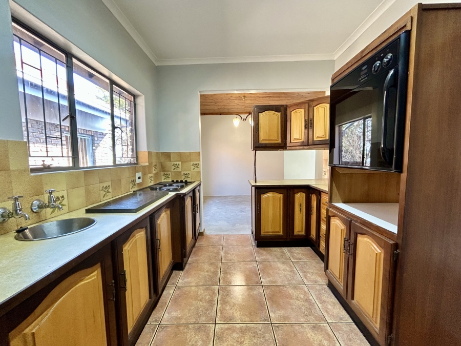 5 Bedroom Property for Sale in Pierre Van Ryneveld Gauteng
