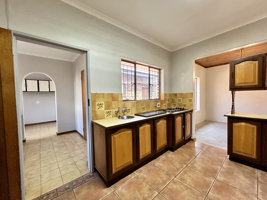 5 Bedroom Property for Sale in Pierre Van Ryneveld Gauteng