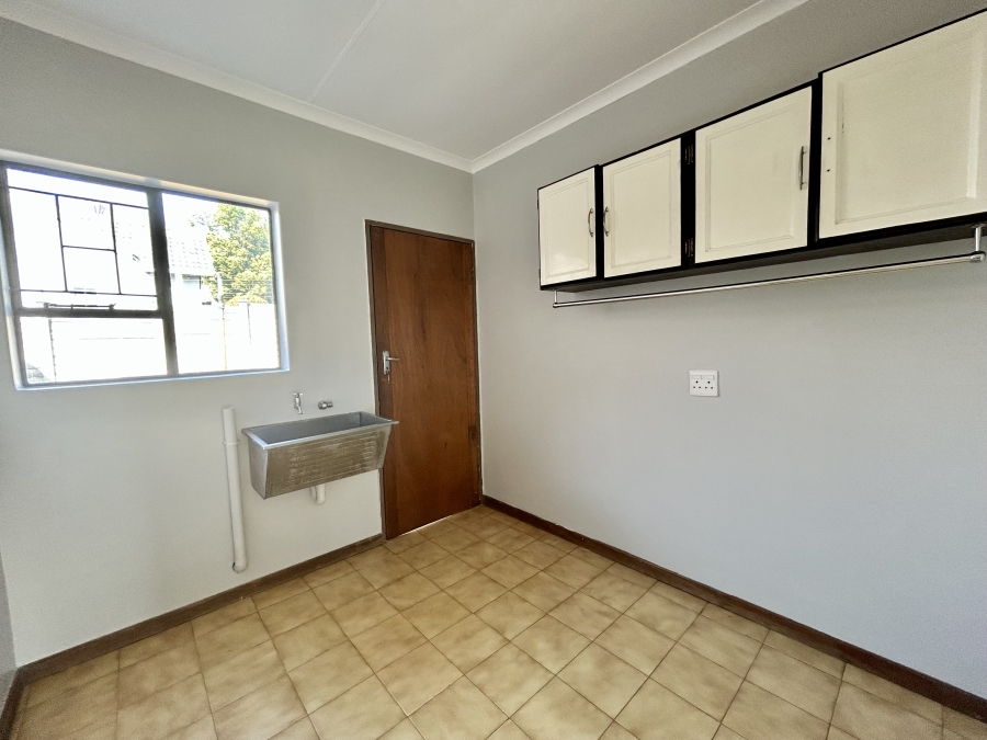 5 Bedroom Property for Sale in Pierre Van Ryneveld Gauteng
