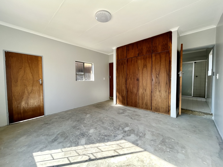 5 Bedroom Property for Sale in Pierre Van Ryneveld Gauteng