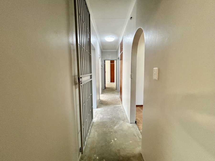 5 Bedroom Property for Sale in Pierre Van Ryneveld Gauteng