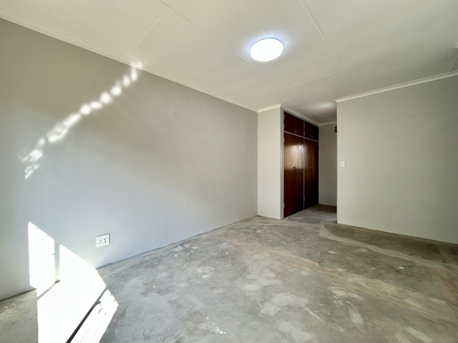 5 Bedroom Property for Sale in Pierre Van Ryneveld Gauteng