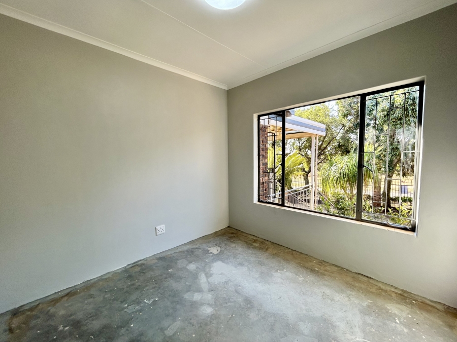 5 Bedroom Property for Sale in Pierre Van Ryneveld Gauteng