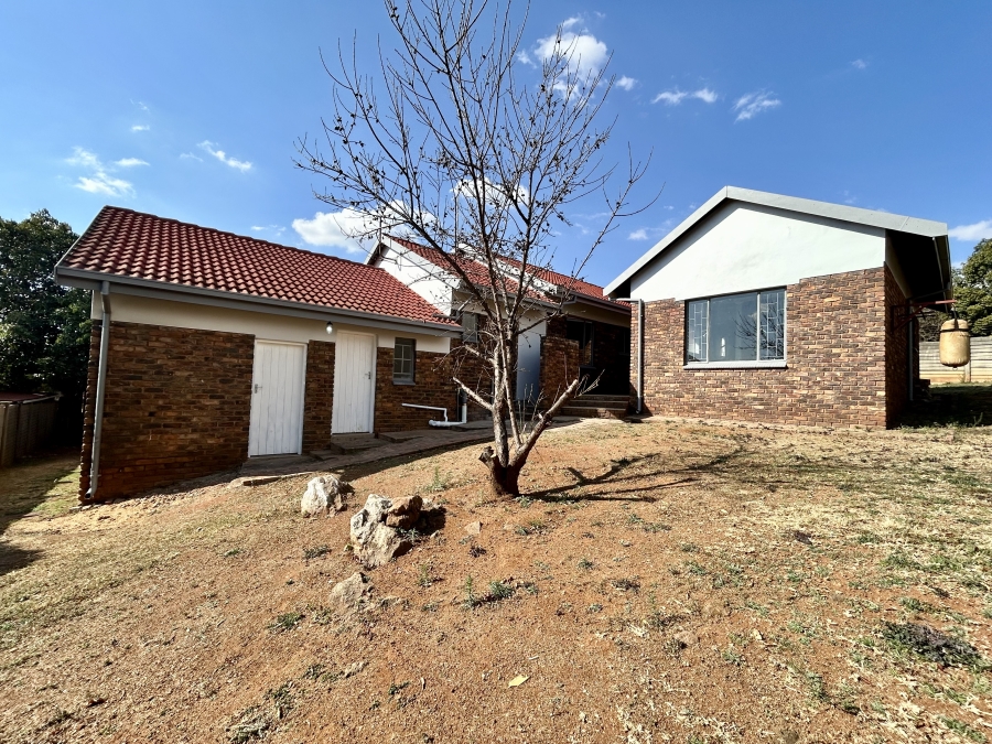 5 Bedroom Property for Sale in Pierre Van Ryneveld Gauteng