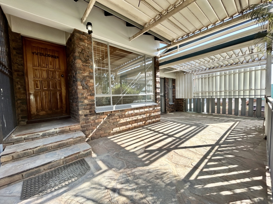 5 Bedroom Property for Sale in Pierre Van Ryneveld Gauteng