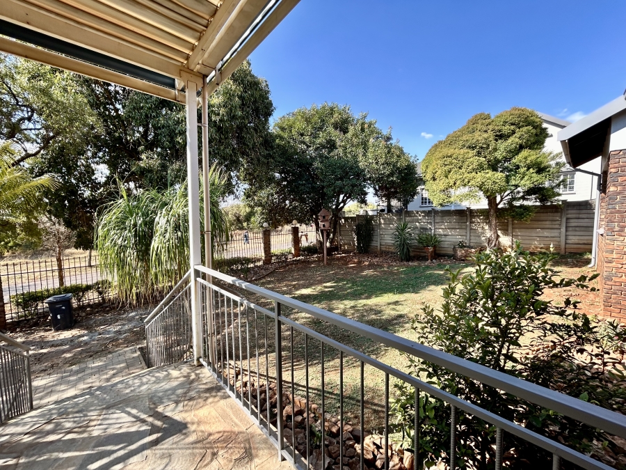 5 Bedroom Property for Sale in Pierre Van Ryneveld Gauteng