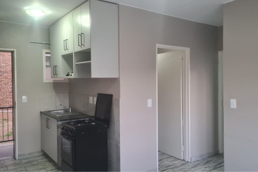 To Let 2 Bedroom Property for Rent in South Hills Gauteng