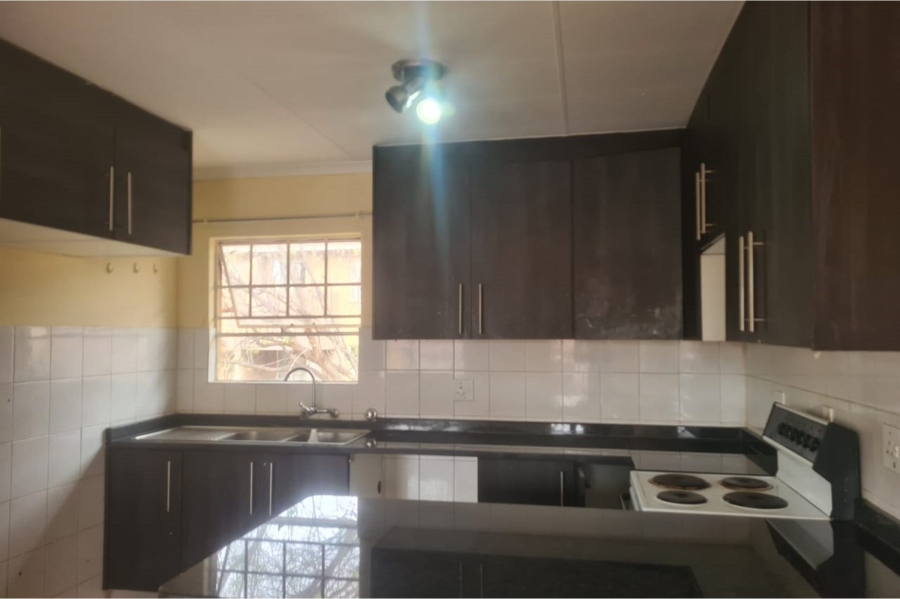 To Let 2 Bedroom Property for Rent in Vorna Valley Gauteng