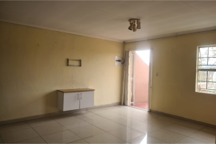 To Let 2 Bedroom Property for Rent in Vorna Valley Gauteng