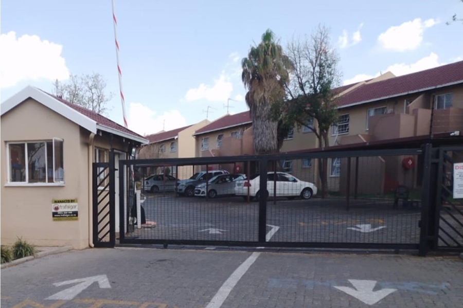 To Let 2 Bedroom Property for Rent in Vorna Valley Gauteng