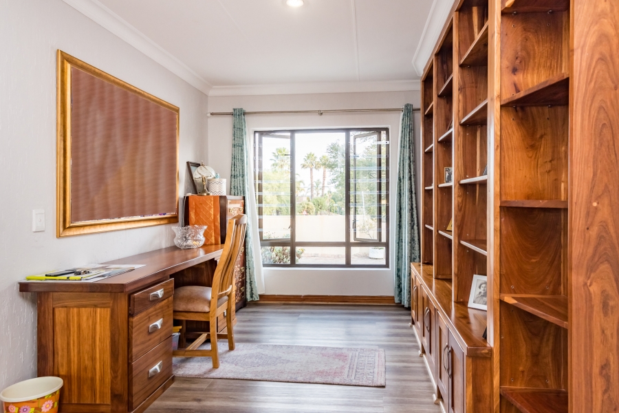 6 Bedroom Property for Sale in Constantia Kloof Gauteng
