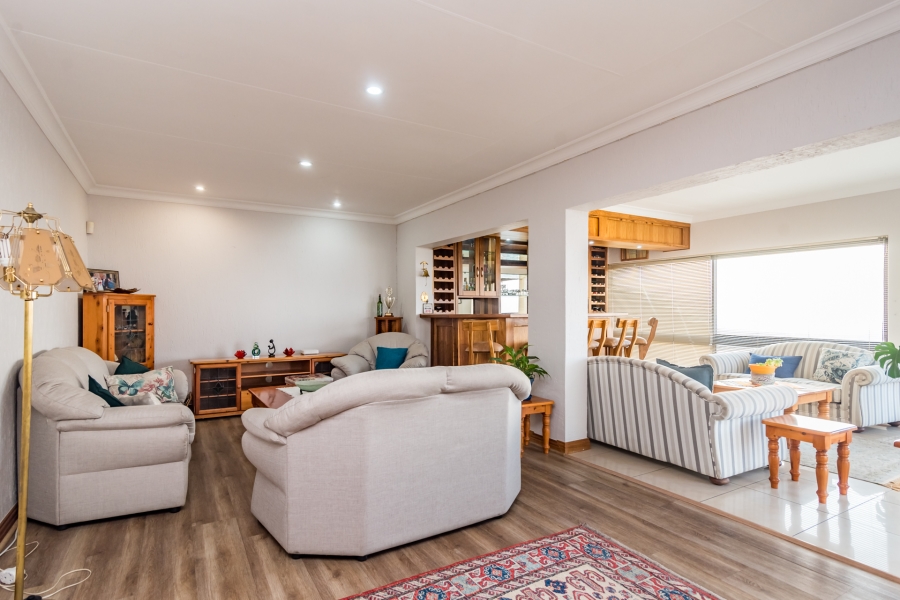 6 Bedroom Property for Sale in Constantia Kloof Gauteng