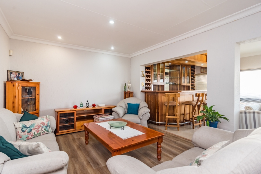 6 Bedroom Property for Sale in Constantia Kloof Gauteng