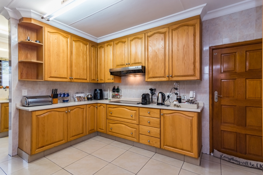 6 Bedroom Property for Sale in Constantia Kloof Gauteng