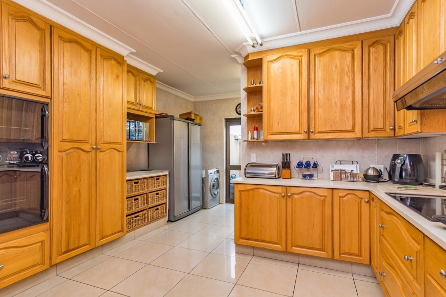 6 Bedroom Property for Sale in Constantia Kloof Gauteng
