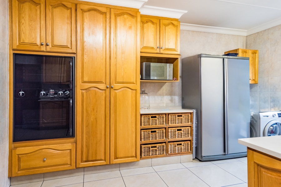 6 Bedroom Property for Sale in Constantia Kloof Gauteng