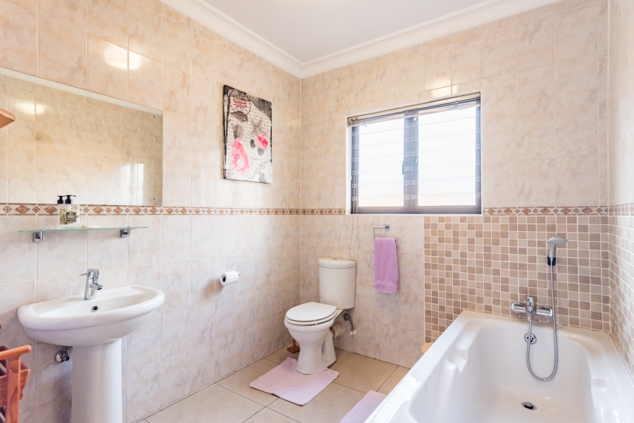 6 Bedroom Property for Sale in Constantia Kloof Gauteng
