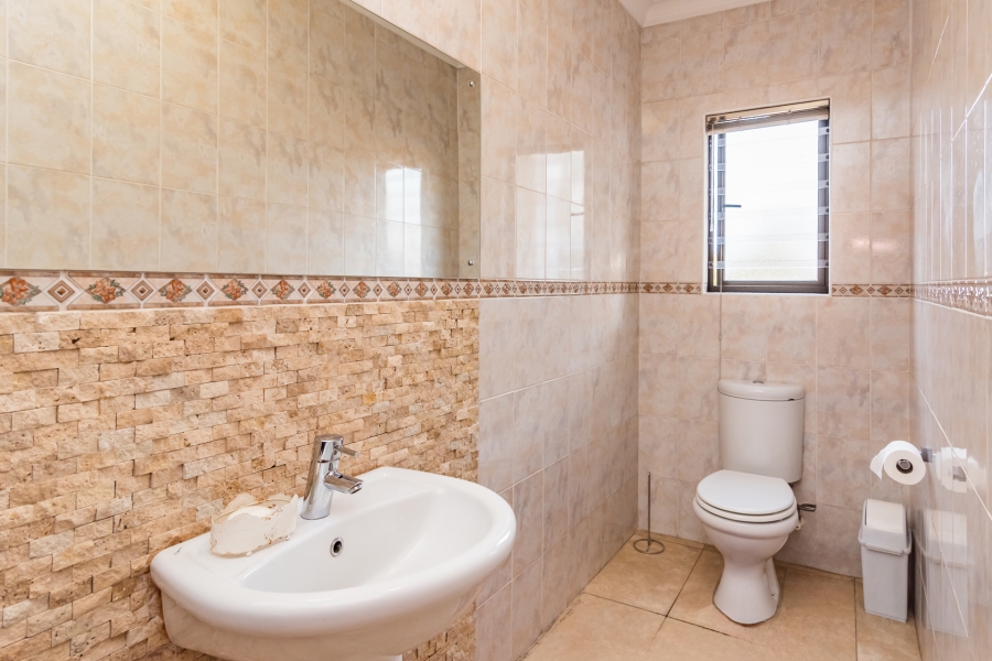 6 Bedroom Property for Sale in Constantia Kloof Gauteng