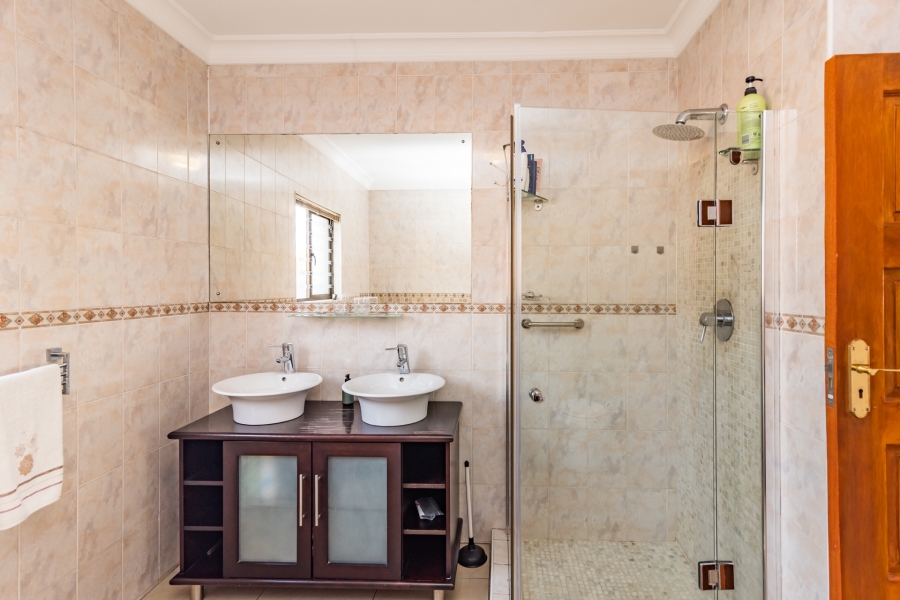 6 Bedroom Property for Sale in Constantia Kloof Gauteng