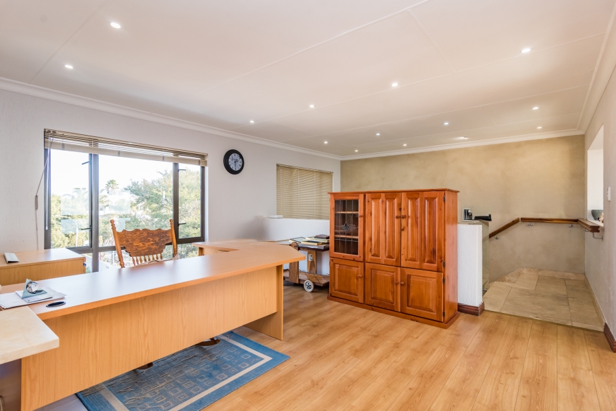 6 Bedroom Property for Sale in Constantia Kloof Gauteng