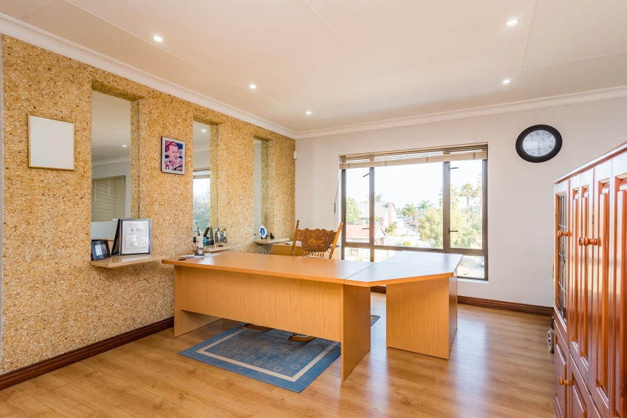 6 Bedroom Property for Sale in Constantia Kloof Gauteng