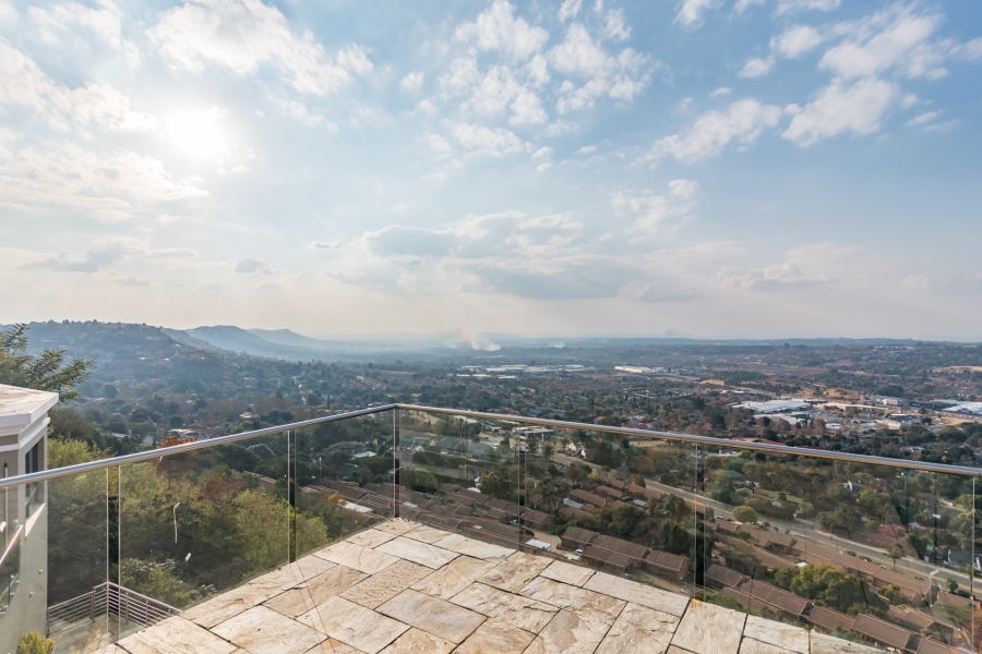 6 Bedroom Property for Sale in Constantia Kloof Gauteng