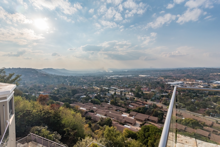 6 Bedroom Property for Sale in Constantia Kloof Gauteng
