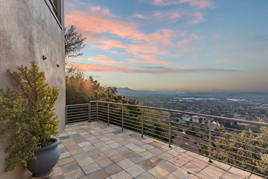 6 Bedroom Property for Sale in Constantia Kloof Gauteng