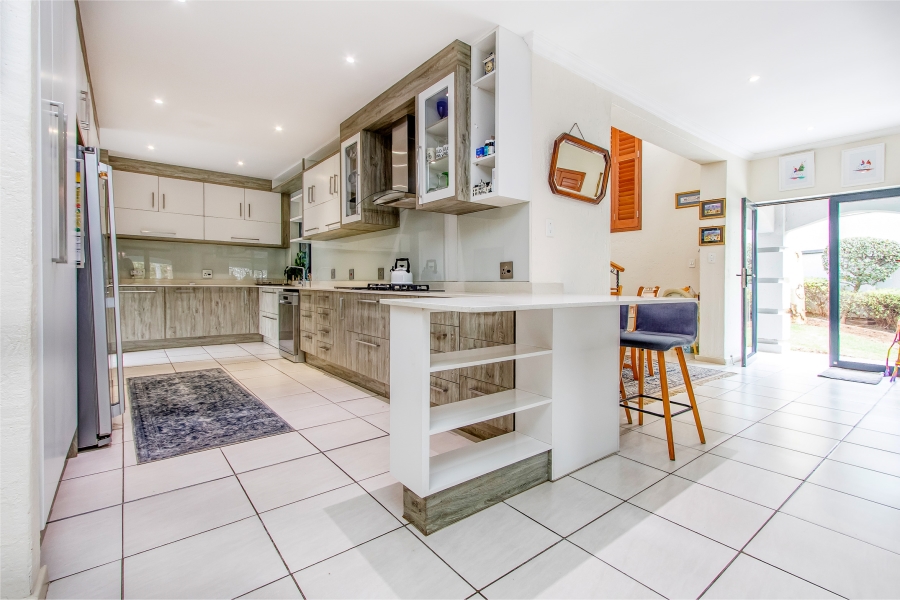 4 Bedroom Property for Sale in Featherbrooke Estate Gauteng