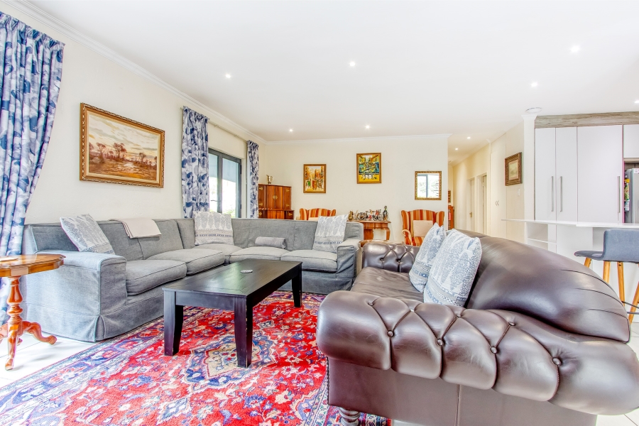 4 Bedroom Property for Sale in Featherbrooke Estate Gauteng