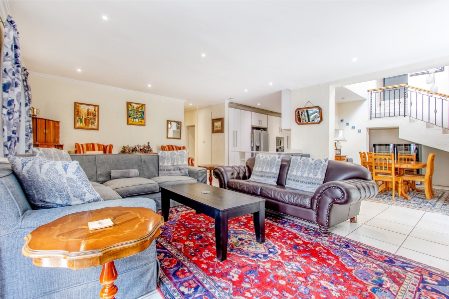 4 Bedroom Property for Sale in Featherbrooke Estate Gauteng