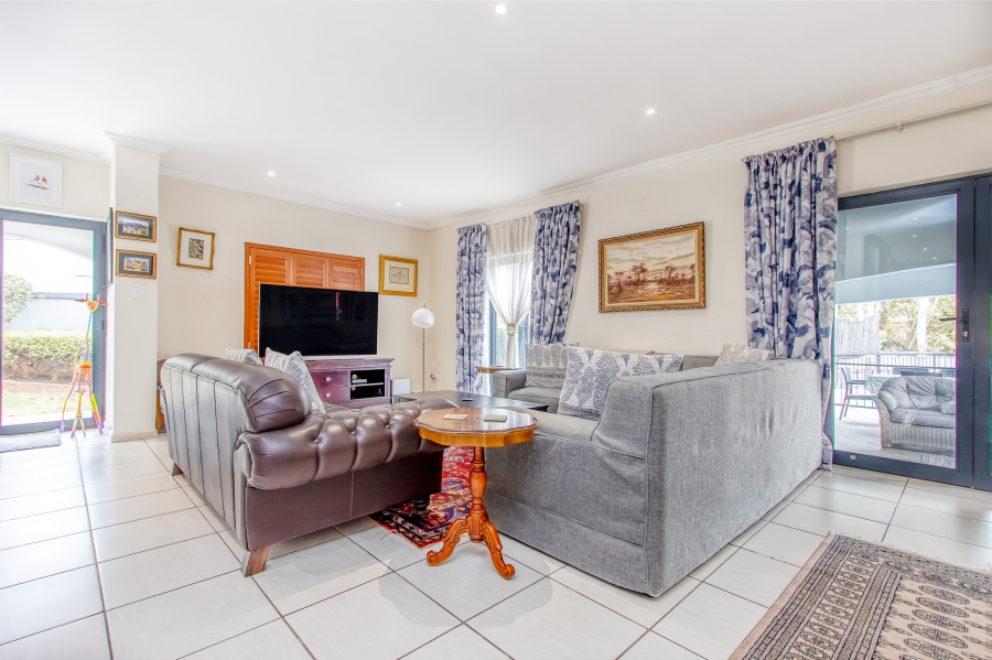 4 Bedroom Property for Sale in Featherbrooke Estate Gauteng
