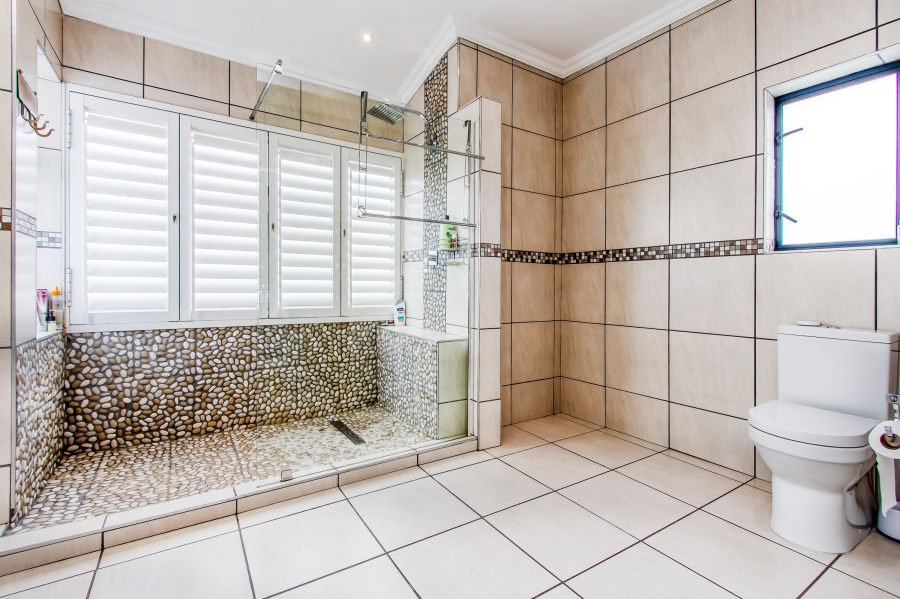 4 Bedroom Property for Sale in Featherbrooke Estate Gauteng