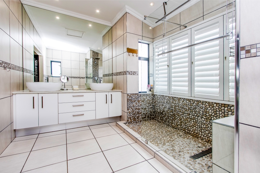 4 Bedroom Property for Sale in Featherbrooke Estate Gauteng