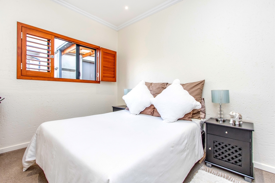 4 Bedroom Property for Sale in Featherbrooke Estate Gauteng