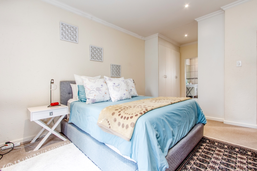 4 Bedroom Property for Sale in Featherbrooke Estate Gauteng