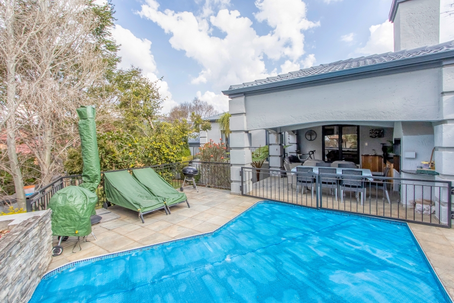 4 Bedroom Property for Sale in Featherbrooke Estate Gauteng